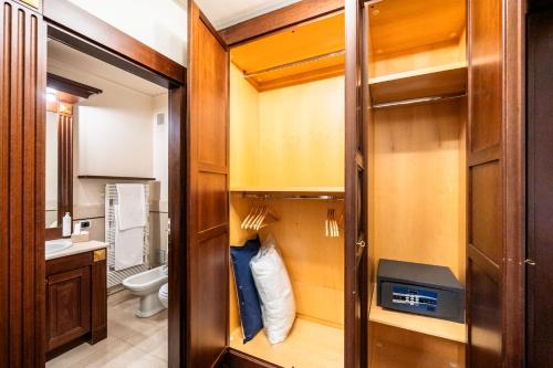 Standard Double Room image 10