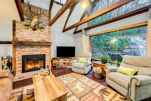 Cabin on Ledford Branch with Waterfall and Wading Pool