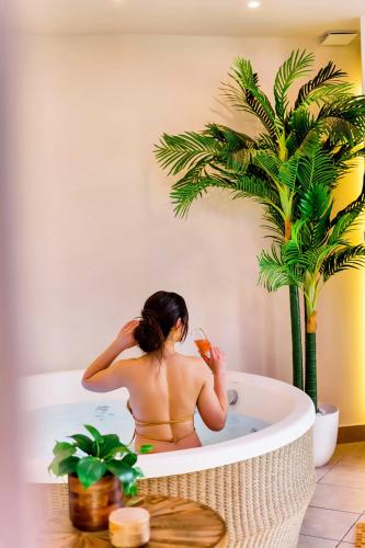 熱水浴缸, Etherial Suite with Mountain View Fireplace & Indoor Jetted Tub in 史圖米奧