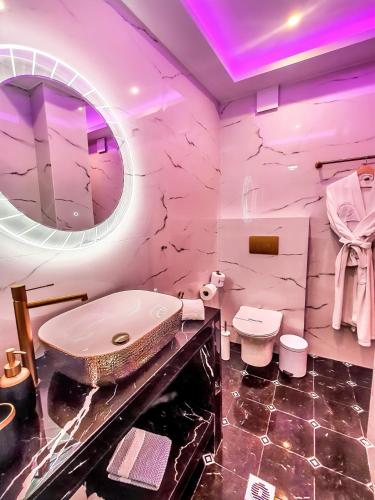 浴室, Etherial Suite with Mountain View Fireplace & Indoor Jetted Tub in 史圖米奧