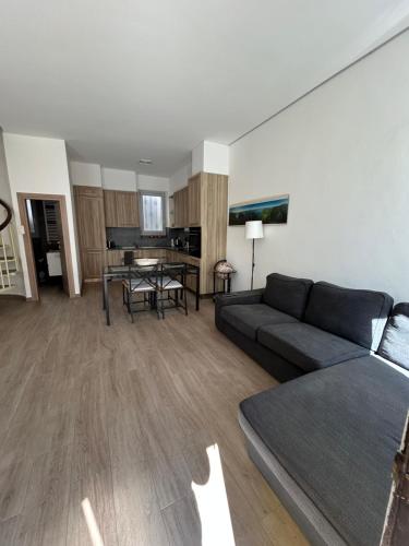 kuhinja, Casa Felice con terrazzo a due passi dal Lago in Melide