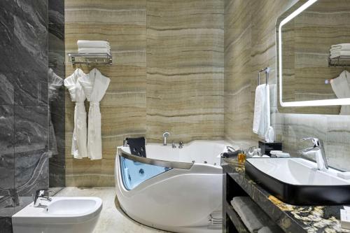 room detail thumbnail 2