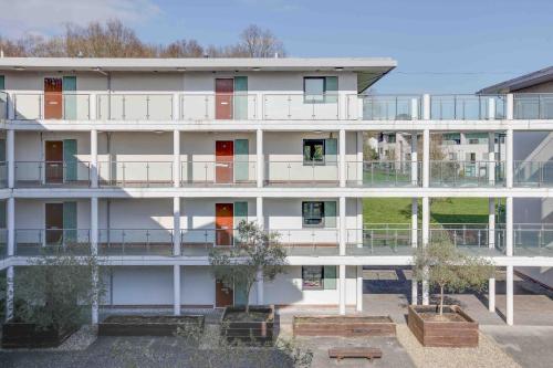 Niche Parkview Apartments in Brentwood