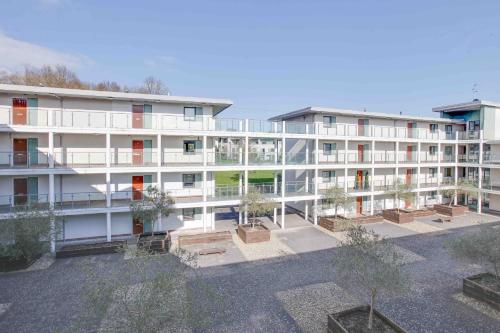 Niche Parkview Apartments in Brentwood
