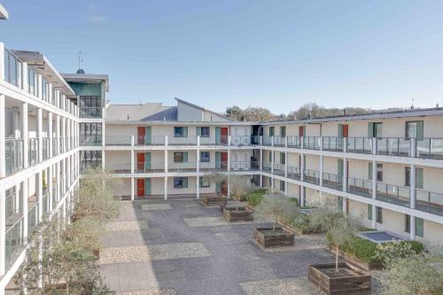 Niche Parkview Apartments in Brentwood