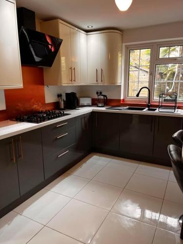 4 bed home close to The New Forest, Beaches, Shops and Pubs gîte à louer West Parley