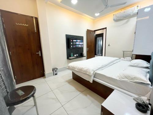 Hotel Paramount in Hanumangarh