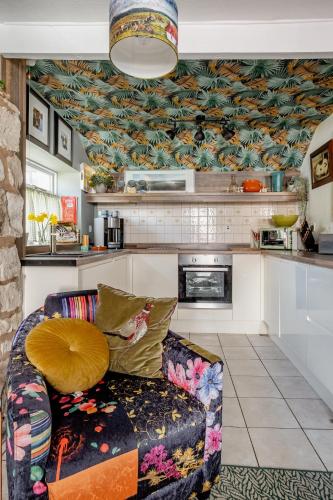 Konyha, Loch Ness village cottage for 2 with free parking & pets welcome in Drumnadrochit Városközpont