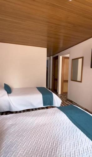 1 double bed, 1 twin bed