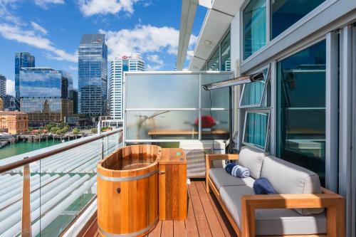 Penthouse apartment with stunning Harbour views, Auckland