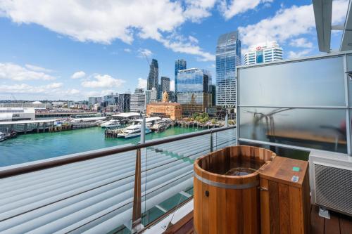 Penthouse apartment with stunning Harbour views, Auckland (foto 10)