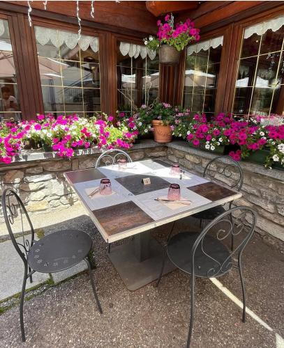 Hotel Coeur Du Village - image 13