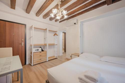Rialto Suite 707 – Venice, GA