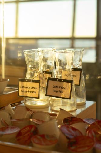 Sea Lion Hotel - main image