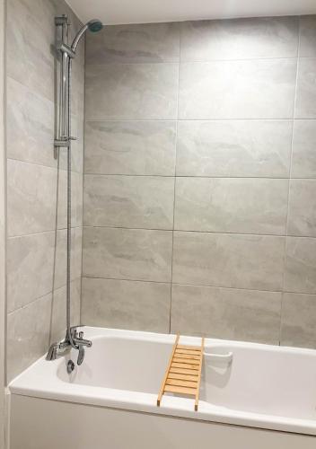 Modern & Premium 2BR 2BA City Center Apartment, Manchester (photo 4)