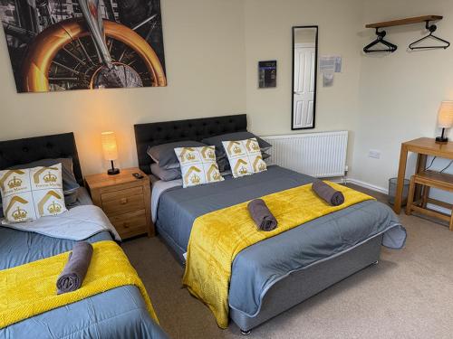 1 double bed, 3 twin beds