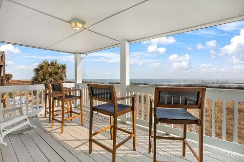 NEW | 4-Bedroom Oceanfront Duplex | Sleeps 13 | Direct Beach Access – North Myrtle Beach, SC