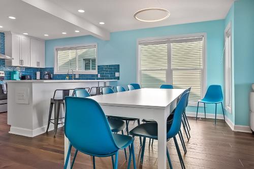 NEW | 4-Bedroom Oceanfront Duplex | Sleeps 13 | Direct Beach Access – North Myrtle Beach, SC
