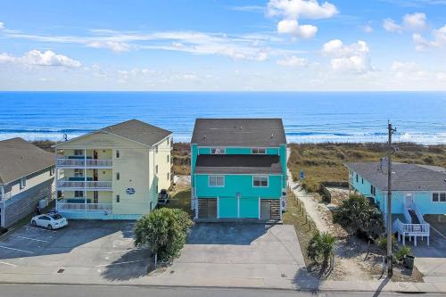 NEW | 4-Bedroom Oceanfront Duplex | Sleeps 13 | Direct Beach Access – North Myrtle Beach, SC
