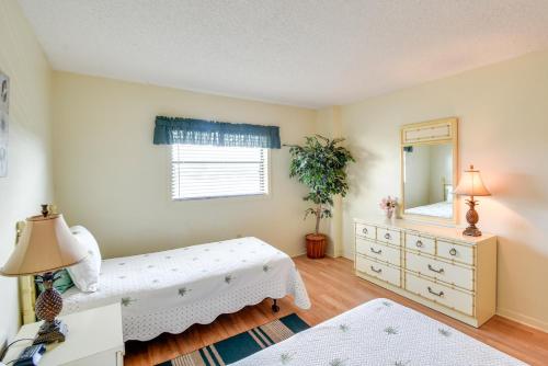 Resort Condo with Balcony - Walk to Madeira Beach! - image 17