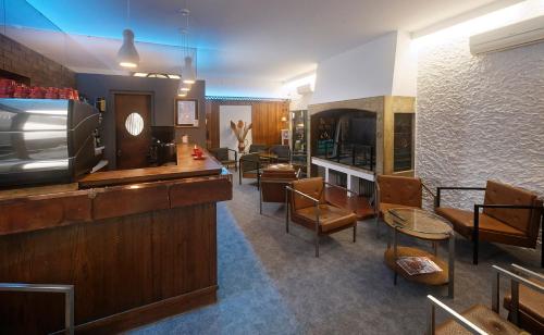 Hôtel Restaurant Lons - image 3