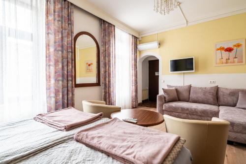 room detail thumbnail 1