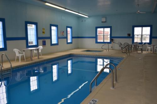 Super 8 by Wyndham Devils Lake