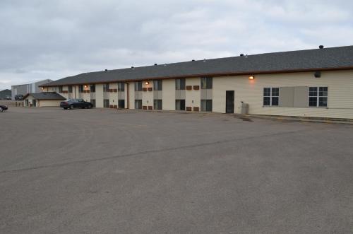 Super 8 by Wyndham Devils Lake