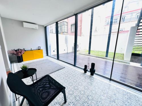 The Eça de Queiroz House - NO CV E - Flat B - Central Three-Bedroom Apartment