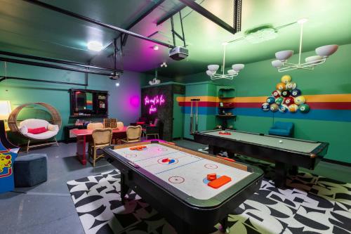 Belmont Family Fun w Hot Tub Pool Game Room King Suite Belmont Family Fun w Hot Tub Pool Game Room King Suite
