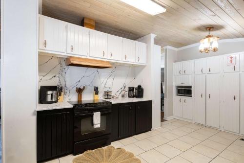 Belmont Family Fun w Hot Tub Pool Game Room King Suite Belmont Family Fun w Hot Tub Pool Game Room King Suite