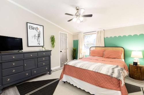 Belmont Family Fun w Hot Tub Pool Game Room King Suite Belmont Family Fun w Hot Tub Pool Game Room King Suite