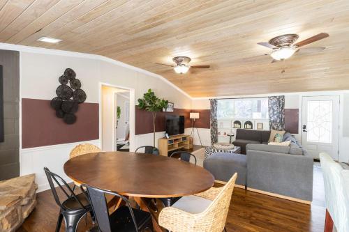 Belmont Family Fun w Hot Tub Pool Game Room King Suite Belmont Family Fun w Hot Tub Pool Game Room King Suite