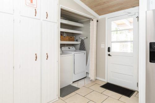 Belmont Family Fun w Hot Tub Pool Game Room King Suite Belmont Family Fun w Hot Tub Pool Game Room King Suite