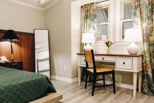 Belmont Family Fun w Hot Tub Pool Game Room King Suite Belmont Family Fun w Hot Tub Pool Game Room King Suite