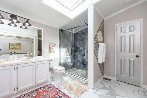 Belmont Family Fun w Hot Tub Pool Game Room King Suite Belmont Family Fun w Hot Tub Pool Game Room King Suite