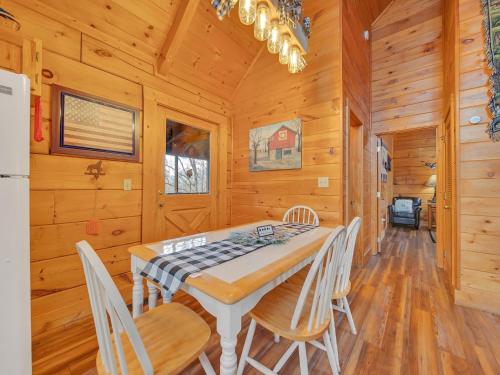 ER107 - Smoky Mountain Charm - Great Location! Close To Town! cabin - image 14