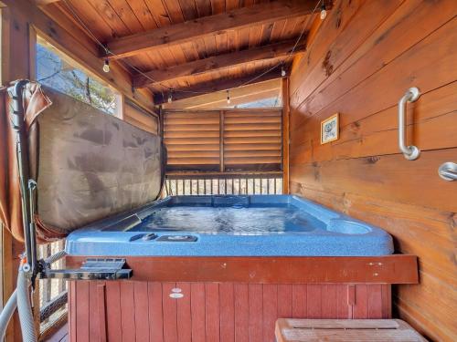 ER107 - Smoky Mountain Charm - Great Location! Close To Town! cabin - image 6