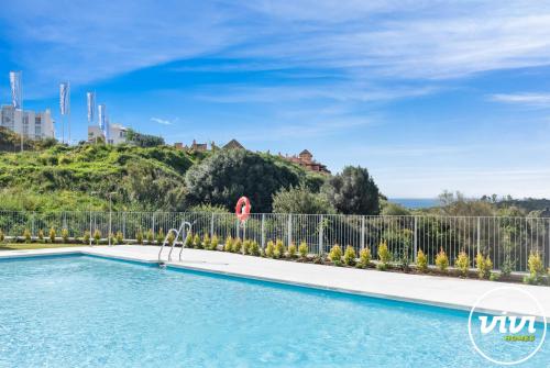 VIVI Homes - Buena Vida Family apartment with views, Pool & Gym