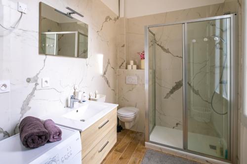 One-Bedroom Apartment image 8