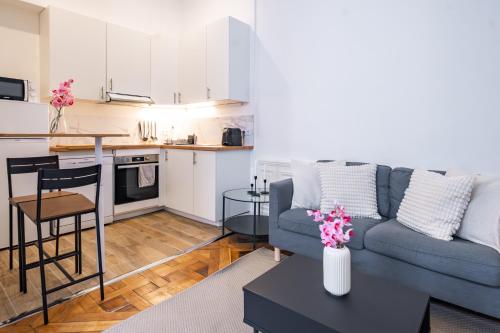 One-Bedroom Apartment image 6