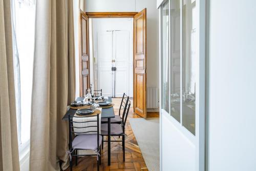 One-Bedroom Apartment image 4