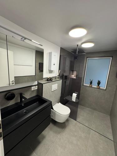 Luxus-Apartment im Herzen von Ludwigsburg - - WLAN - Klima - 24h Check-In - Waschmaschine - Terrasse - 200m vom Schloss und vom Ludwigsburger Marktplatz - -