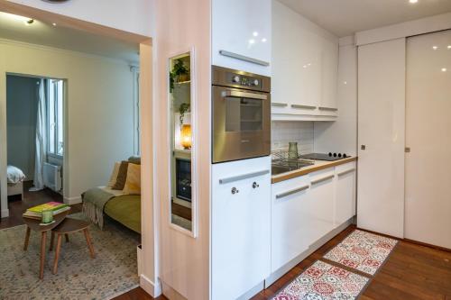 Charming Apartment in heart of Paris - image 12