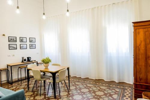 Seraphine's House, Bari