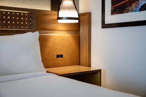 1 Bedroom Larger Suite, 1 King, Sofa bed, Whirlpool