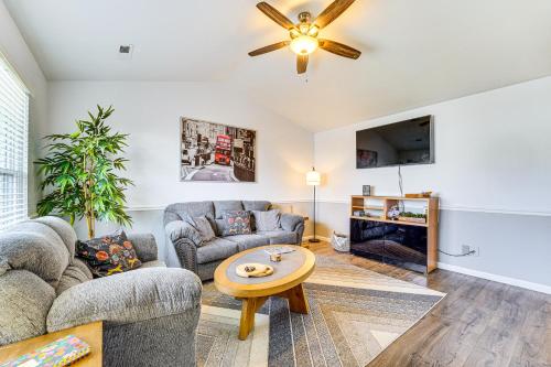1 Mi to Dtwn Bentonville Retreat with Patio