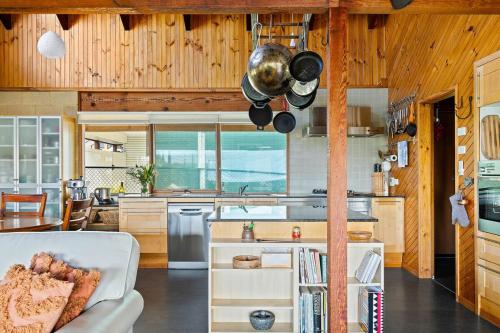 Hazel beach house - 4mins to beach 20min to Broulee in Moruya