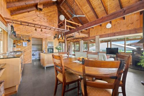 Hazel beach house - 4mins to beach 20min to Broulee in Moruya