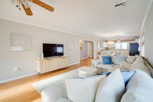 Walk to Brigantine Beach: Home w/ BBQ & Yard in บริกันทีน (NJ)